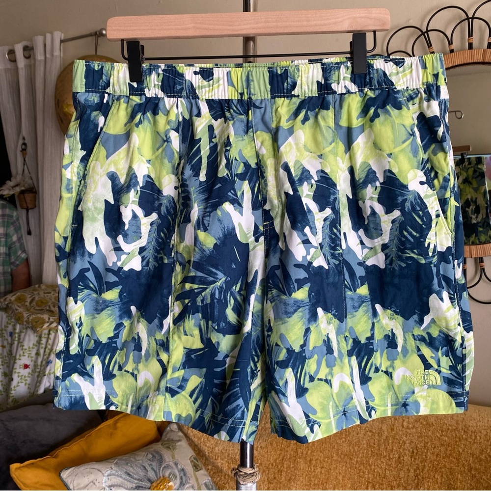 The North Face Men's XL Green Tropical Print Class V Pull-On Shorts Relaxed XL